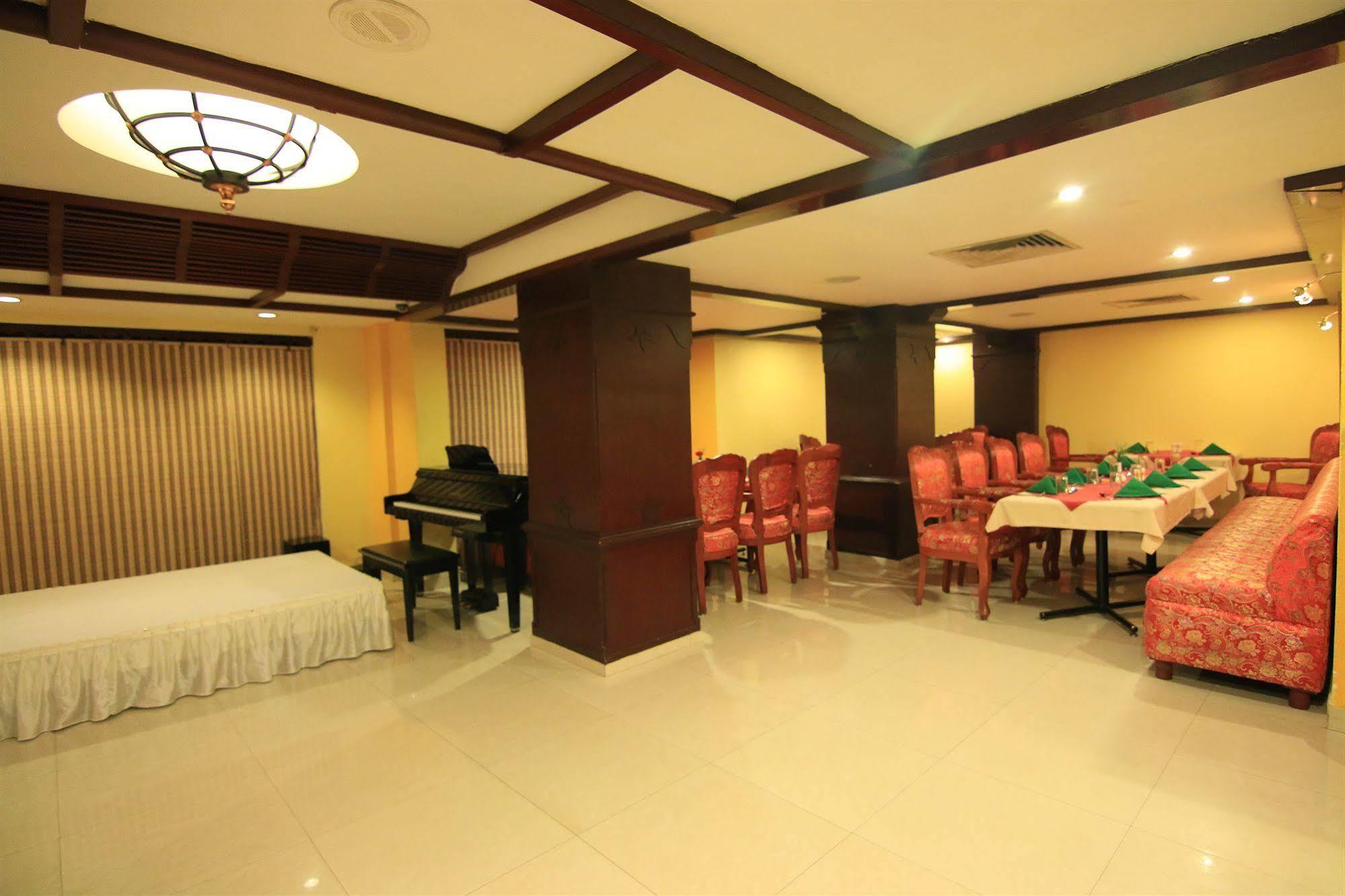Westway Hotel Calecute Exterior foto