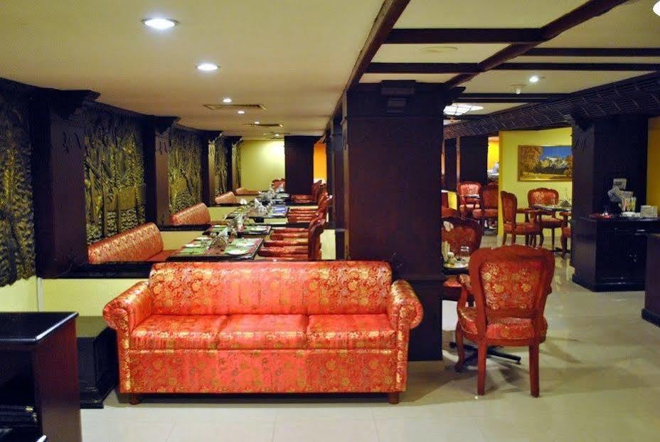 Westway Hotel Calecute Exterior foto