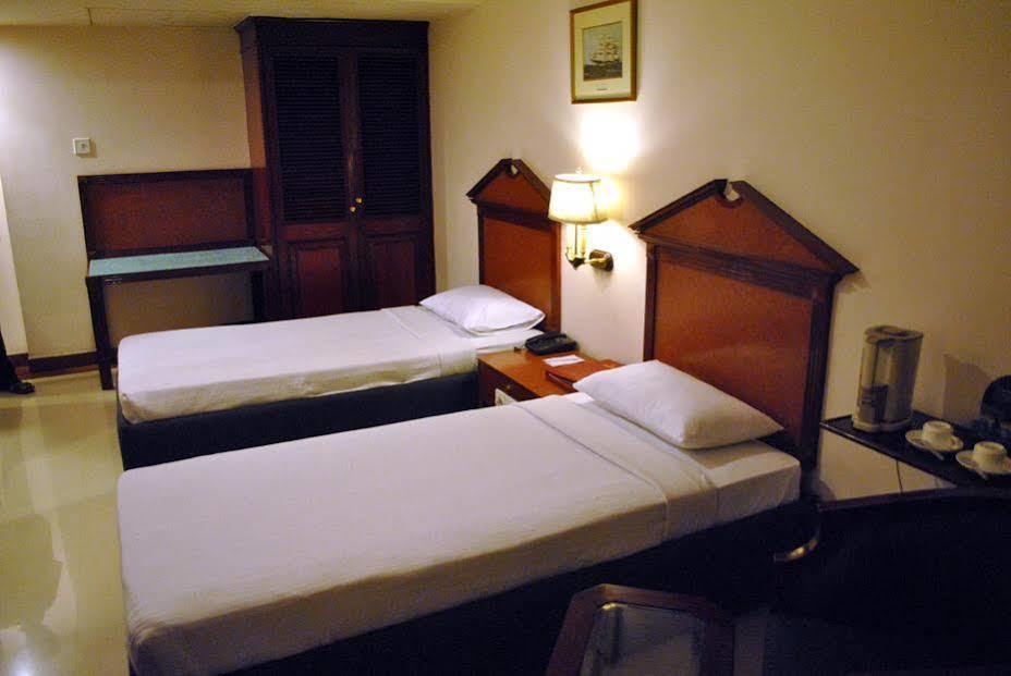 Westway Hotel Calecute Exterior foto